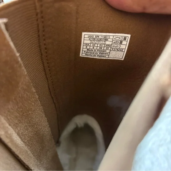 UGG , chestnut suede Heeled Boots, BRAND NEW !! no box, size 8. (8.5 runs big ) - Picture 7 of 12